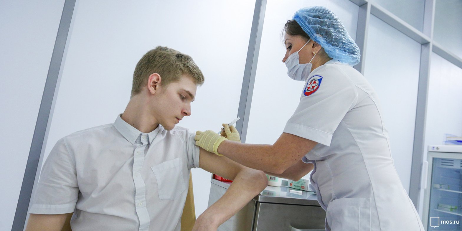В поликлиниках на Академика Комарова началась вакцинация от гриппа