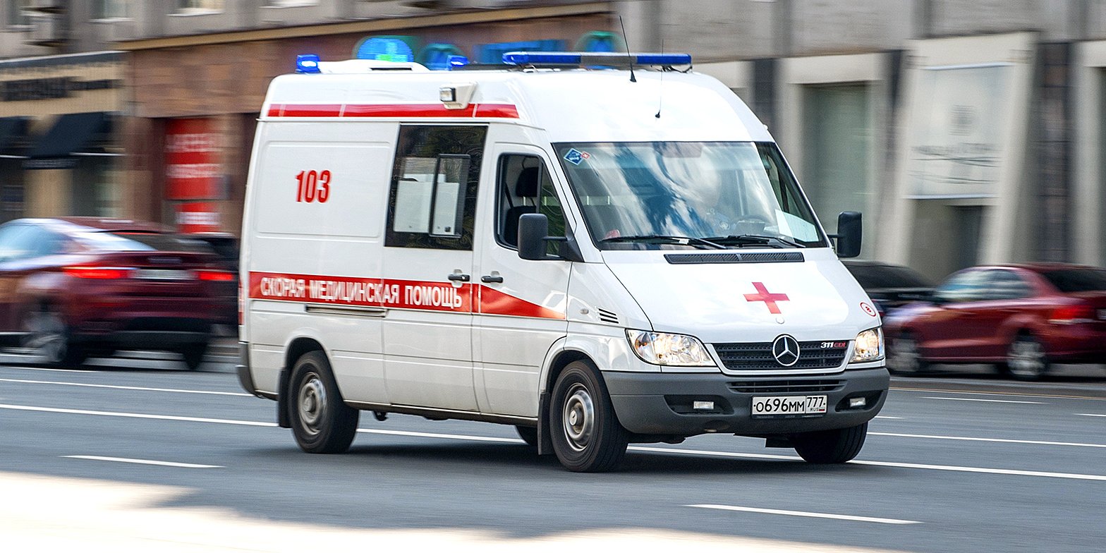 Автомобилист и мотоциклист не поделили дорогу на Академика Комарова