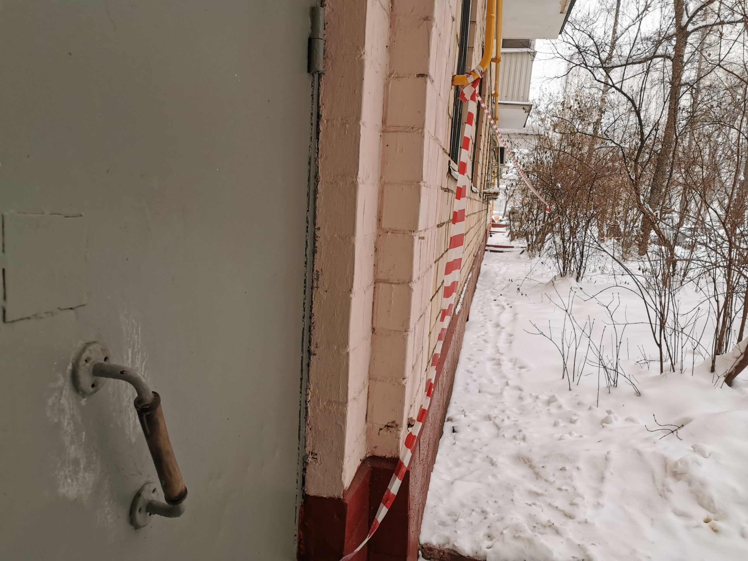 Дверную ручку в доме на Академика Королева вернули на место